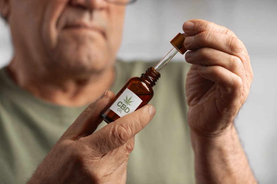 boomers-using-cbd-oil-cream-treating-body-pain