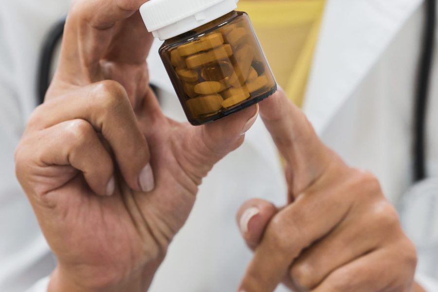 doctor-pointing-bottle-pills